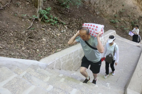 助力文旅市场 展示产投风采——mk官方网站-mk官方网站-首页
组织开展员工登山比赛活动(图6)