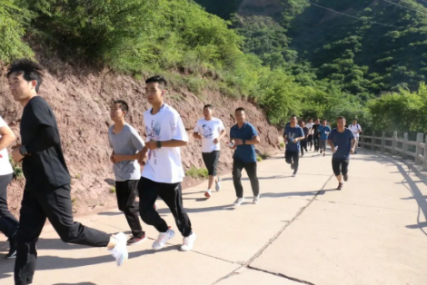 助力文旅市场 展示产投风采——mk官方网站-mk官方网站-首页
组织开展员工登山比赛活动(图3)