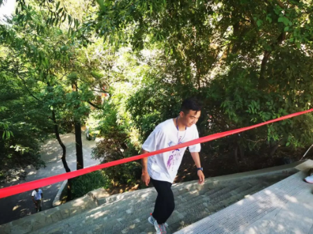 助力文旅市场 展示产投风采——mk官方网站-mk官方网站-首页
组织开展员工登山比赛活动(图8)