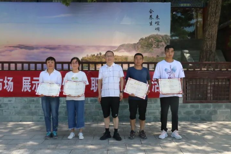 助力文旅市场 展示产投风采——mk官方网站-mk官方网站-首页
组织开展员工登山比赛活动(图12)